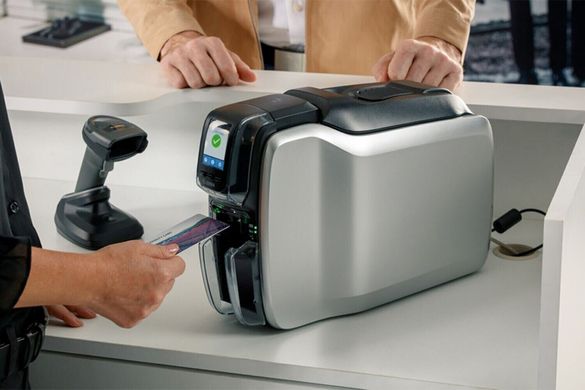 Картковий принтер Zebra ZC300 для одностороннього кольорового друку пластикових карт, USB + Ethernet ZC31-000C000EM00