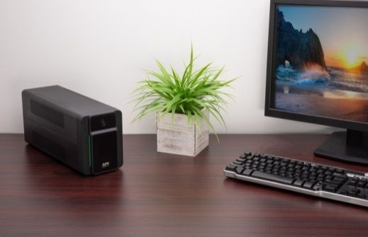 APC Easy UPS 900VA, IEC BVX900LI