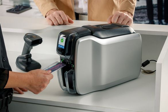 Картковий принтер Zebra ZC300 для двостороннього кольорового друку пластикових карт, USB + Ethernet ZC32-000C000EM00