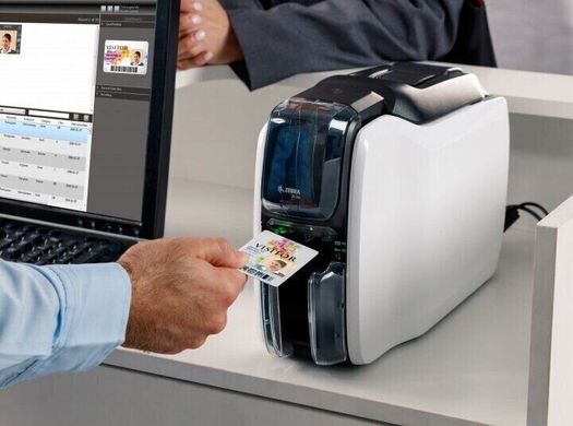 Картковий принтер Zebra ZC100 для одностороннього кольорового друку пластикових ПВХ-карток, USB, Ethernet ZC11-000C000EM00